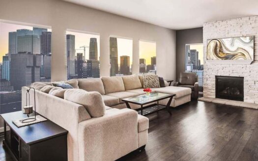 Condo In Financial District